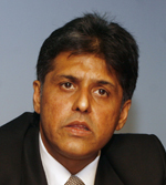 Manish Tiwari, All India Congress Committee spokes person addressing to media persons at Planman media office in Delhi on Friday,January 16,2009. Photo By Vikram Kumar